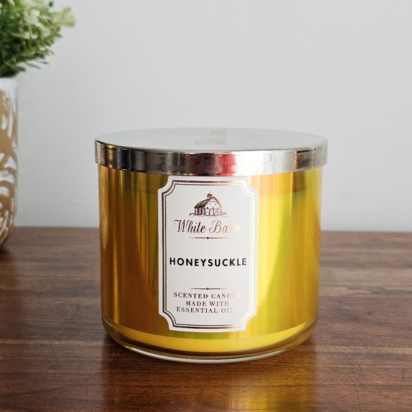 White Barn Sweet Honeysuckle Nectar, Peony Petals, Vanilla Essential Oils Candle - Picture 2 of 10
